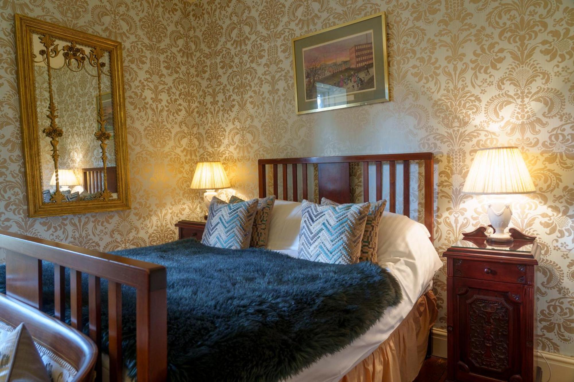 Harrisons Hall Bed & Breakfast Hotel Mold Exterior photo
