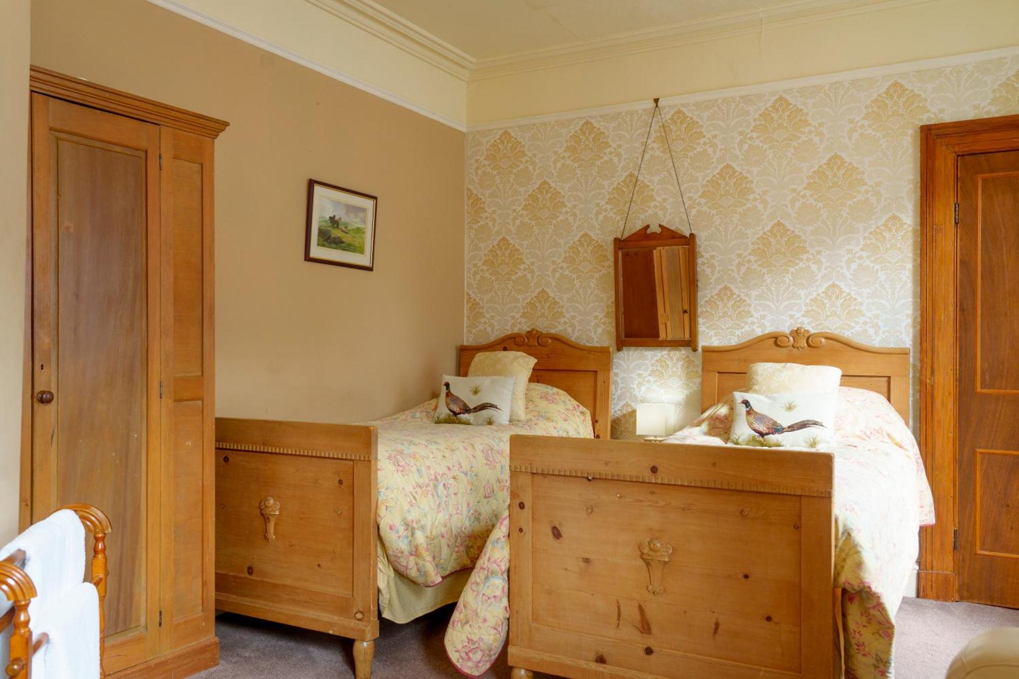 Harrisons Hall Bed & Breakfast Hotel Mold Exterior photo